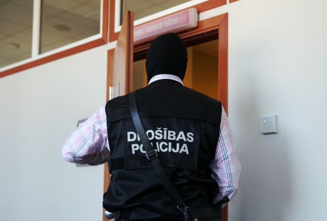 Drošības policijas darbinieks. Foto: Ieva Čīka, LETA