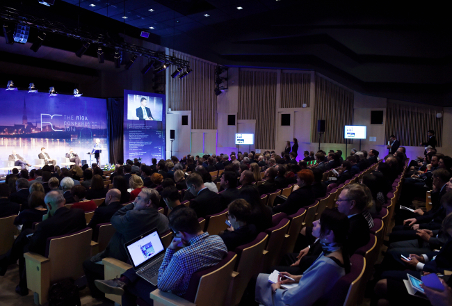 Latvijas Nacionālajā bibliotēkā notiek drošības un ārpolitikas foruma "Rīgas konference 2016" paneļdiskusija. Foto: Ieva Makare, LETA