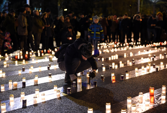 "Rumbulas akcijās" nogalināto ebreju — Latvijas pilsoņu — piemiņas pasākums pie Brīvības pieminekļa. Foto: Ieva Makare, LETA