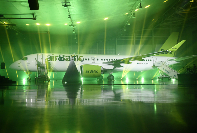 Skats no nacionālās lidsabiedrības "airBaltic" jaunā aviolainera "Bombardier" CS300 prezentācijas pasākuma. Foto: Ieva Makare, LETA
