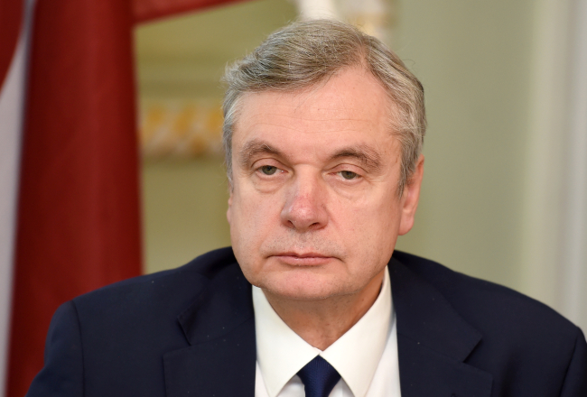 Izglītības un zinātnes ministrs Kārlis Šadurskis (V). Foto: Ieva Makare, LETA.