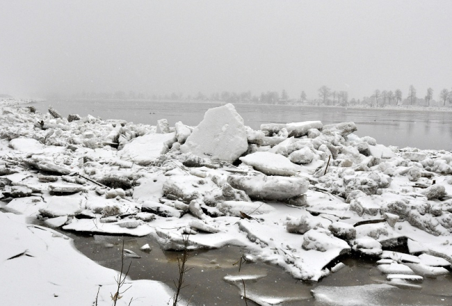 Ledus Daugavā Daugavpils apkaimē. Foto: Ivars Soikāns, LETA