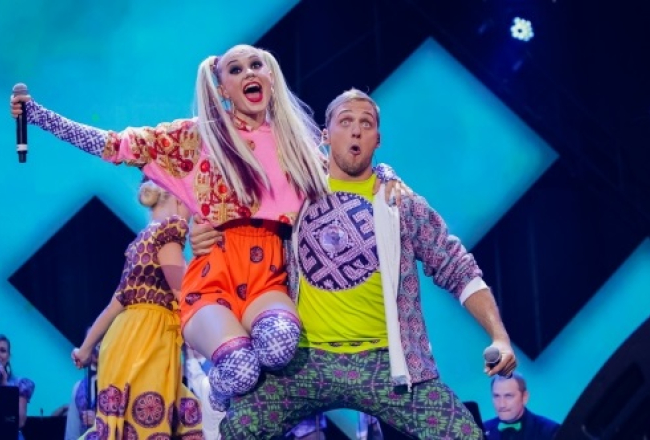 Dziedātāji Agnese Rakovska un Daumants Kalniņš Līgo svētku uzvedumā Daugavas krastmalā. Foto: Krišjānis Eihmanis, RD