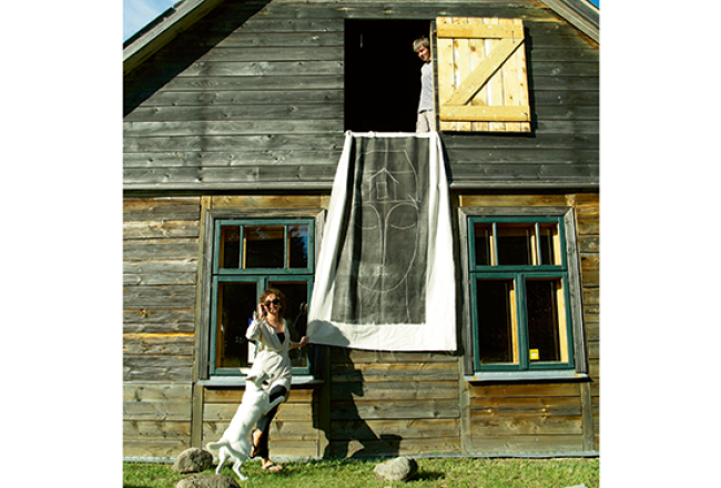 Ieva Maurīte, Arnis Martinelli un viņu vecā zvejniekmāja.