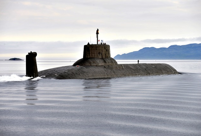 Krievijas ballistisko raķešu zemūdene "Dmitrijs Donskojs"(TK-208) Severomorskas ostā. Foto: ITAR-TASS/LETA