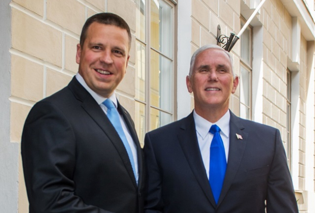 Igaunijas premjerministrs Jiri Ratass un ASV viceprezidents Maiks Penss Tallinā. Foto: AFP/LETA