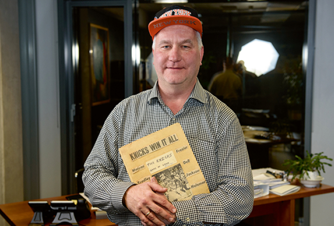 Pateicībā par kladi ar 1972./73. gada spēļu hroniku komanda advokātam Filipam Kļaviņam uzdāvināja tā gredzena dublikātu, ko katrs spēlētājs saņēma par uzvaru tajā NBA sezonā. Un cepuri, kādu komanda jaunizvēlētajiem spēlētājiem uzliek īpašā ceremonijā. Arī biļetes uz šīs sezonas pirmo spēli Ņujorkā, preses ložā. «Coca-Cola, kafija, tēja un popkorns par brīvu, es pārēdos,» viņš smejas.
