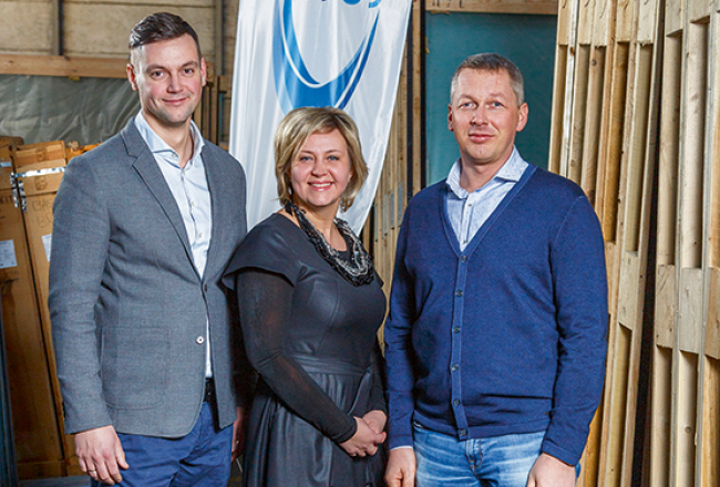 Uzņēmuma vadītāja Jana Zubricka, projektu vadītājs Kaspars Šnepers (pa kreisi) un tirdzniecības vadītājs Māris Butlers.