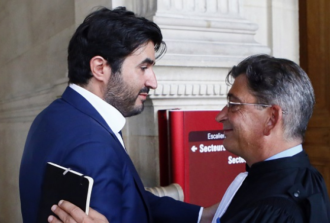 Kādreizējam kompānijas "France Offshore" vadītājam Nadavam Bensusānam (no kreisās) Francijas tiesa piesprieda piecu gadu cietumsodu. Foto: AFP/LETA