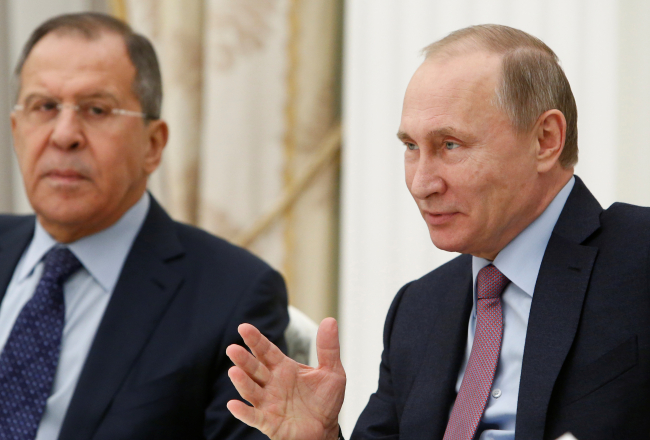 Sergejs Lavrovs un Vladimirs Putins. Foto: Sergei Karpukhin, REUTERS/LETA.