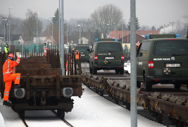 NATO spēku pārvietošanās. Foto: Michael Dalder, REUTERS/LETA.