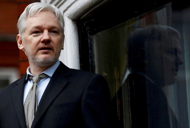 Vietnes "WikiLeaks" dibinātājs Džūljens Asanžs. Foto: PETER NICHOLLS, REUTERS/LETA