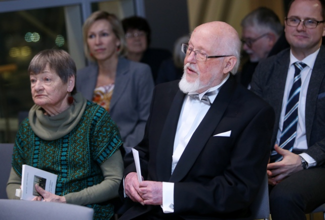 Knuts Skujenieks ar kundzi Intu. Foto: Evija Trifanova, LETA