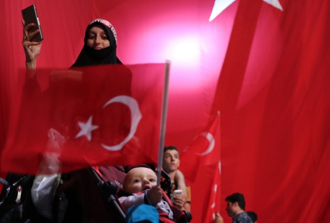 Demonstrācija Turcijā, lai atbalstītu prezidentu Redžepu Tajipu Erdoganu. Foto: EPA/LETA