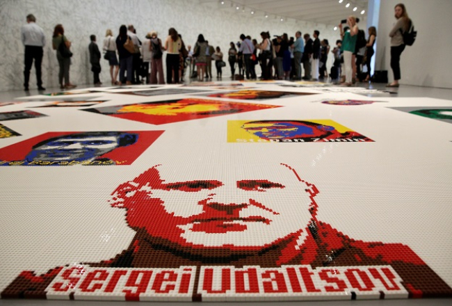 Sergeja Udaļcoca portrets Vašingtonas muzejā izveidots no lego klucīšiem. Foto: Reuters/LETA