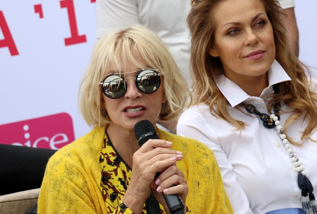 Dziedātāja Laima Vaikule (no kreisās) un operdziedātāja Kristīne Opolais piedalās preses konferencē par festivālu "Laima Vaikule Jūrmala Rendez Vous".