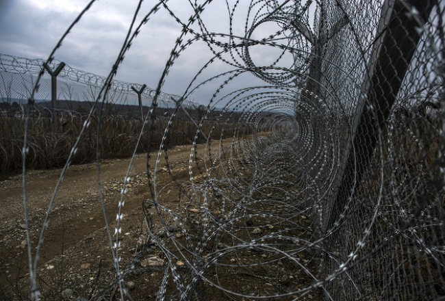 Žogs uz Grieķijas un Maķedonijas robežas. Foto: AFP/LETA