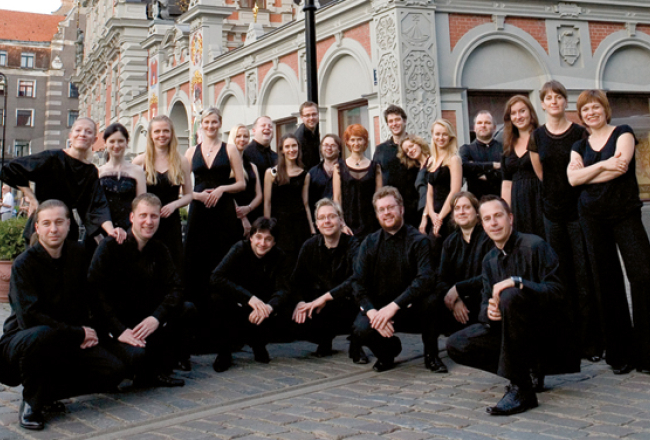 25 mūziķu vidū visus šos gadus aptuveni vienādā skaitā bijuši latvieši un lietuvieši, trīs, četri igauņi, arī pa kādam krievam un ukrainim.