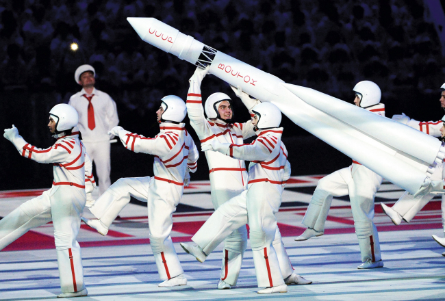Padomju kosmonautikas ēra olimpisko spēļu atklāšanas ceremonijas uzvedumā par Krievijas vēsturi.