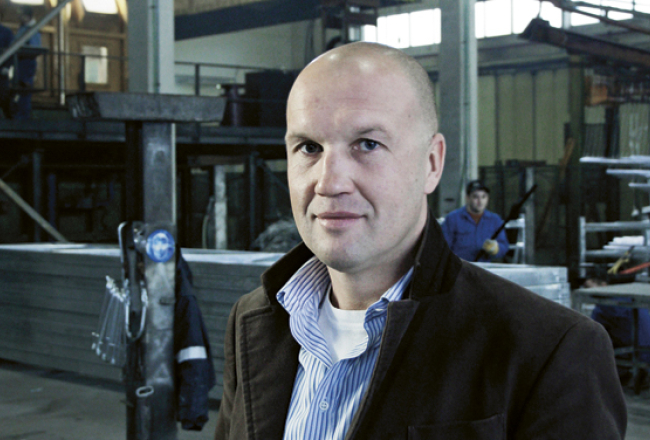 Zn Metāls valdes locekļa Arta Nilles agrākā karjera: puķu tirgošana Ļeņingradā, lietotu auto vešana no Vācijas, autokapsētas, mobilo tālruņu tirgošana un restorāni.