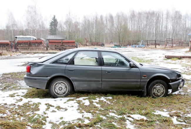 Avārijā cietušajam auto bija nodilušas vasaras riepas, viens aizmugurējais ritenis — rezerves. Tehniskā apskate bija derīga līdz 2010.gada maijam.