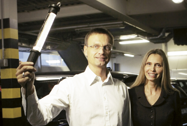 Autonama valdes loceklis Edvīns Panders un valdes priekšsēdētāja Iveta Sarkane. Foto — Jānis Saliņš, F64