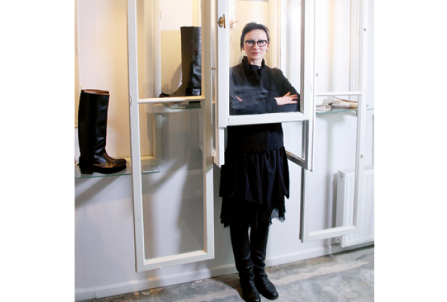 Kad 2009.gadā sākās krīze, Elīna Dobele domāja — vai tiešām arhitektes profesija viņai sniedz lielāko gandarījumu? Un ķērās pie apaviem...
