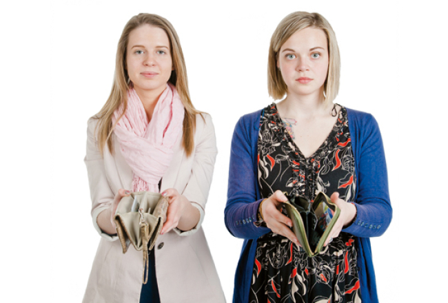 Ilze Vēbere (pa kreisi) strādāja Lielveikala kasē
