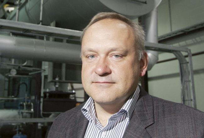 «Nekad neesam dzinušies pēc tamlīdzīgas ātras un vieglas peļņas, jo tā nauda, kas viegli nāk, tikpat viegli arī aiziet,» saka Ošukalns direktors Aigars Nitišs.