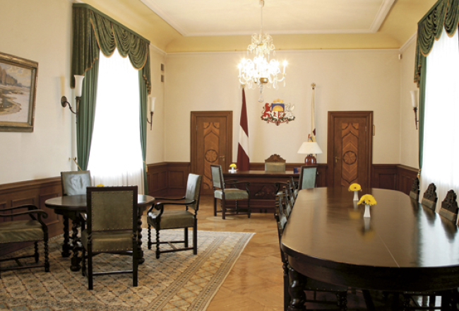 Prezidenta kabinets tagad.