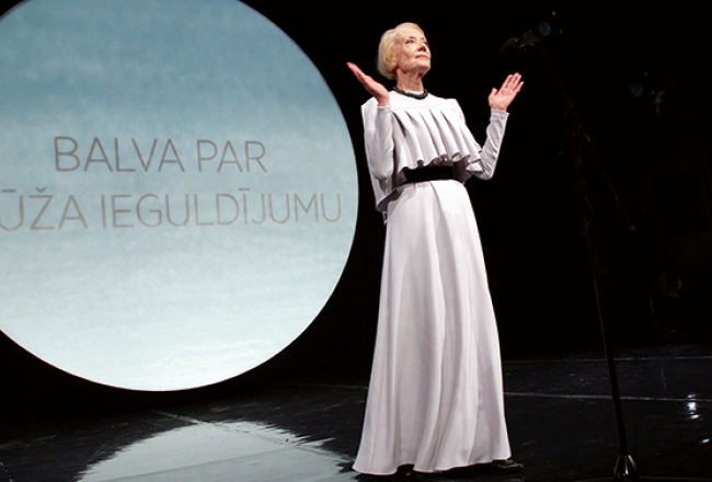 Astrīda Kairiša Spēlmaņu nakts balvu pasniegšanas ceremonijā 2011.gadā.