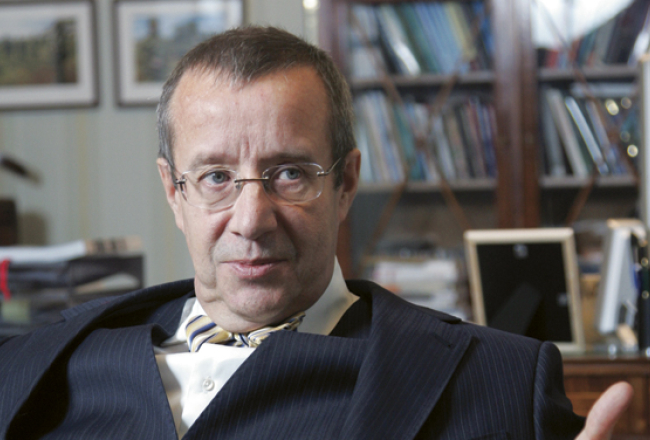 Tomass Hendriks Ilvess: «Atšķirības starp Igauniju un Latviju — [budžeta] rezerves, ātrāka budžeta apcirpšana un, dīvainā kārtā, fakts, ka mums nebija pašmāju bankas, kuras valdībai būtu jāatbalsta». Foto — Mārtiņš Zilgalvis, F64