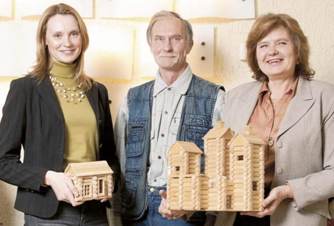 Varis Toys ir ģimenes bizness: Sandra Peiča (no labās), Varis Peičs un viņu meita Evita Tīrele. Foto — Andrejs Terentjevs, F64