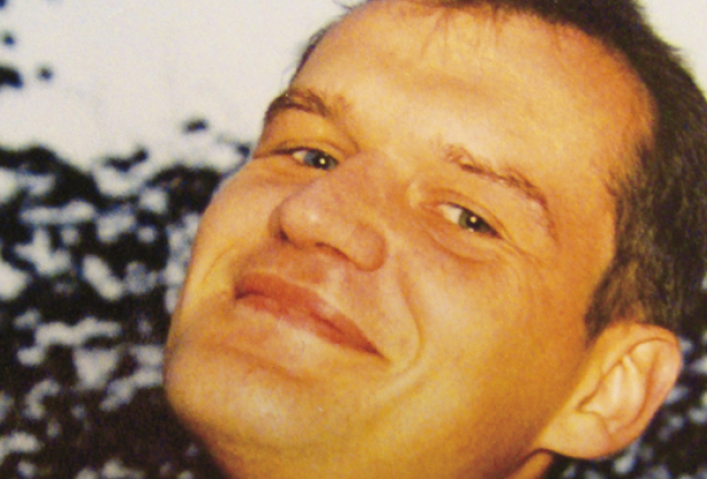 Gluži ticama šķiet versija, ka uzbrukums žurnālistam tika organizēts cita iemesla dēļ un nelegālais alkohols ir tikai izkārtne.