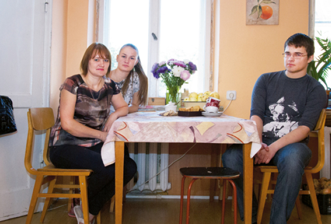 Sanita ar meitu Ingu un dēlu Aigaru.
