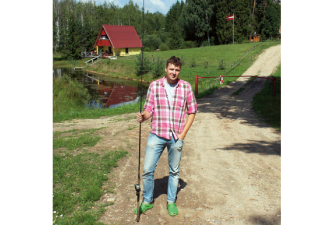 «Man bija svarīgi, lai ir karogs. Ir sajūta, ka ieliec tādu pamatīgu atsvaru. Es no rīta to redzu. Un vakarā redzu.»