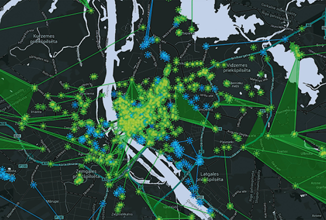 Ingress spēles kartē Rīgas centrs gandrīz pilnībā iekrāsots zaļā krāsā. Zaļā jeb Apgaismoto komanda dominē arī vairākās citās pilsētās, piemēram, Daugavpilī un Jelgavā