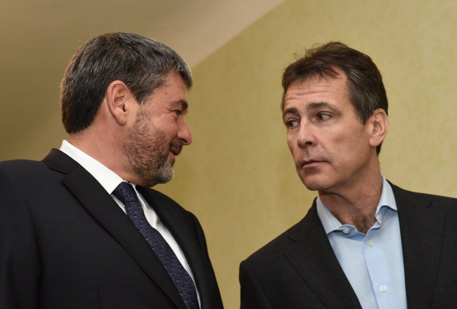 Limbažu tiesa: apsūdzētie Oļegs Osinovskis (no kreisās) un Uģis Magonis.