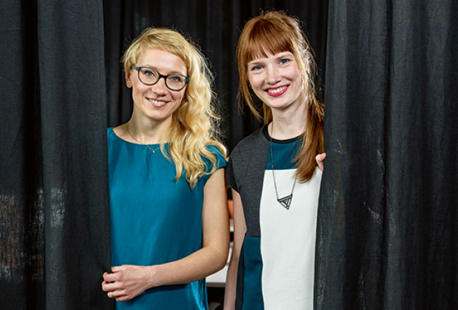 Anna Andersone (pa kreisi) izveidojusi kopā strādāšanas vietu The Mill, bet Alises Semjonovas darbavieta ir Infogr.am.