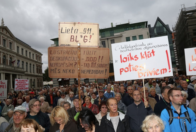 Tautas sapulce Rātslaukumā, kuru organizēja Jaunā konservatīvā partija. Foto: Edijs Pālens, LETA