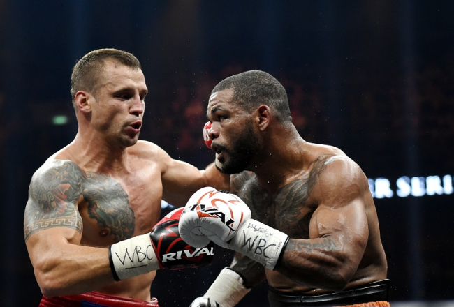 Latvijas bokseris Mairis Briedis un kubietis Maiks Peress ringā. Foto: Edijs Pālens, LETA