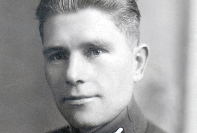 Pēteris Lapainis.
Sācis karot 1916.gada maijā, kad viņam bija dzimšanas diena, pabeidzis 
1945.gada maijā.
Foto no personīgā arhīva