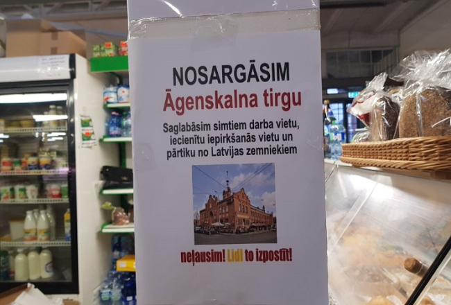 Protesta akcijas plakāts Āgenskalna tirgū. Publicitātes foto