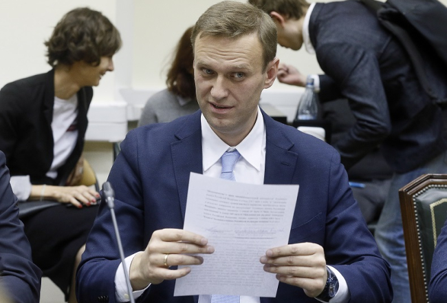 Aleksejs Navaļnijs 2017. gada decembrī iesniedz pieteikumu kā prezidenta vēlēšanu kandidāts. Foto: ITAR-TASS/LETA
