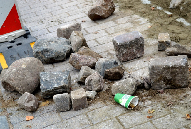 Ietves remontdarbi Krišjāņa Barona ielā. Foto: Zane Bitere, LETA