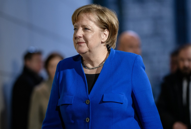 Angela Merkele ceturtdien dodas uz sarunām par valdības koalīciju. Foto: EPA/LETA