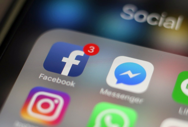Sociālo tīklu ikoniņas mobilajā telefonā. Foto: EPA/LETA