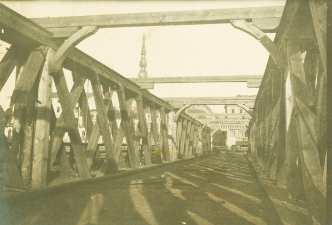 Lībekas tilts Rīgā 1919. gada rudenī.
Foto no Latvijas Kara muzeja krājuma