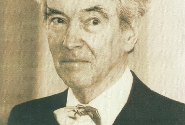 Profesors, jurists Dītrihs Andrejs Lēbers, saņemot Triju Zvaigžņu ordeni 1995. gadā. Mencendorfa nama arhīvs