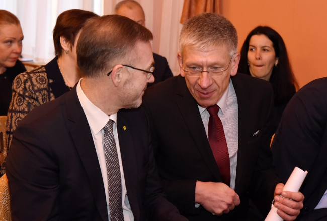 Saeimas deputāts Aleksejs Loskutovs (no kreisās) un Andrejs Judins. Foto: Zane Bitere, LETA